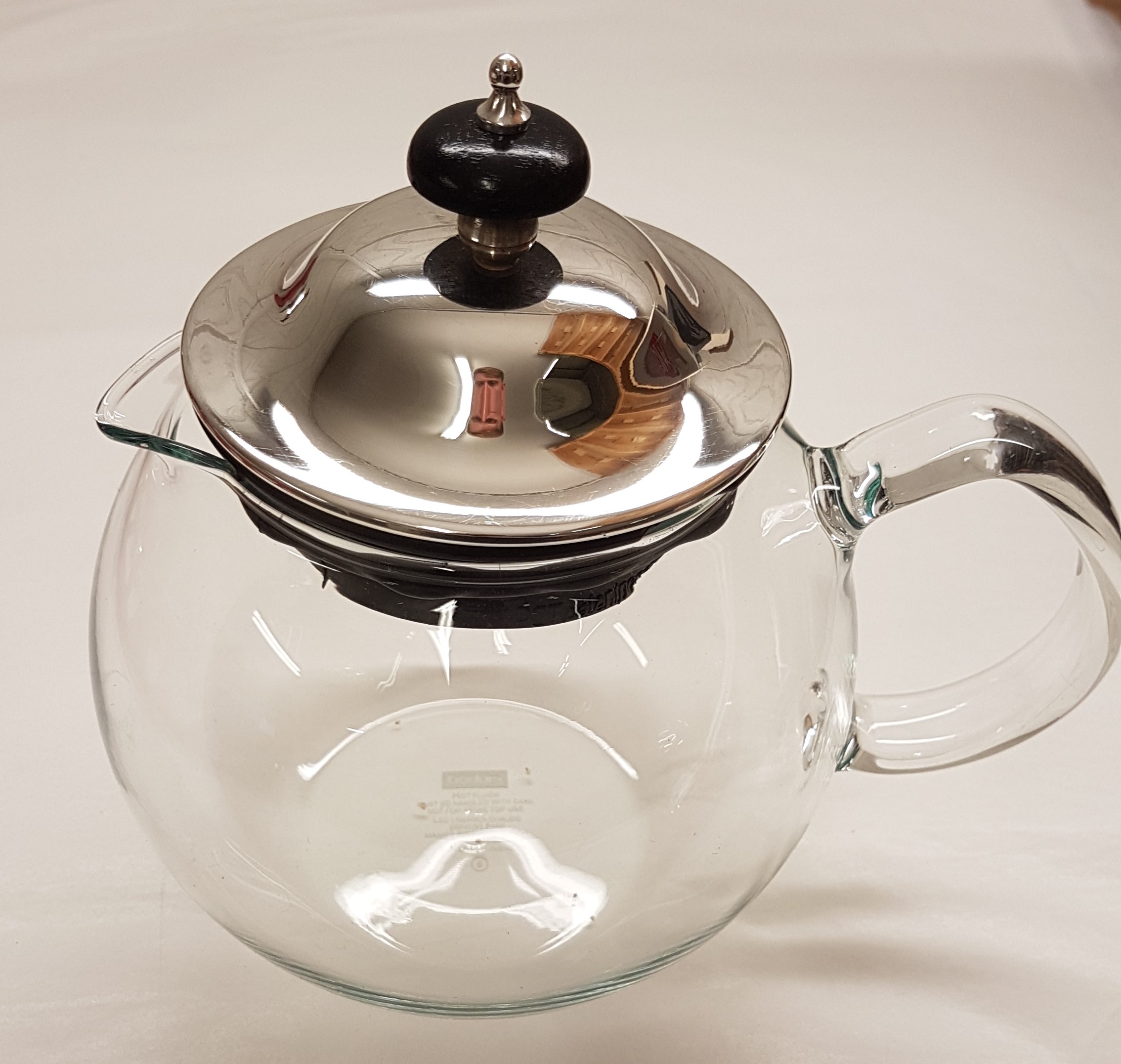 https://www.strongandwoodhatch.com/wp-content/uploads/2020/09/teapot-lid-to-fit-bodum-glass-teapot-UxG.jpg